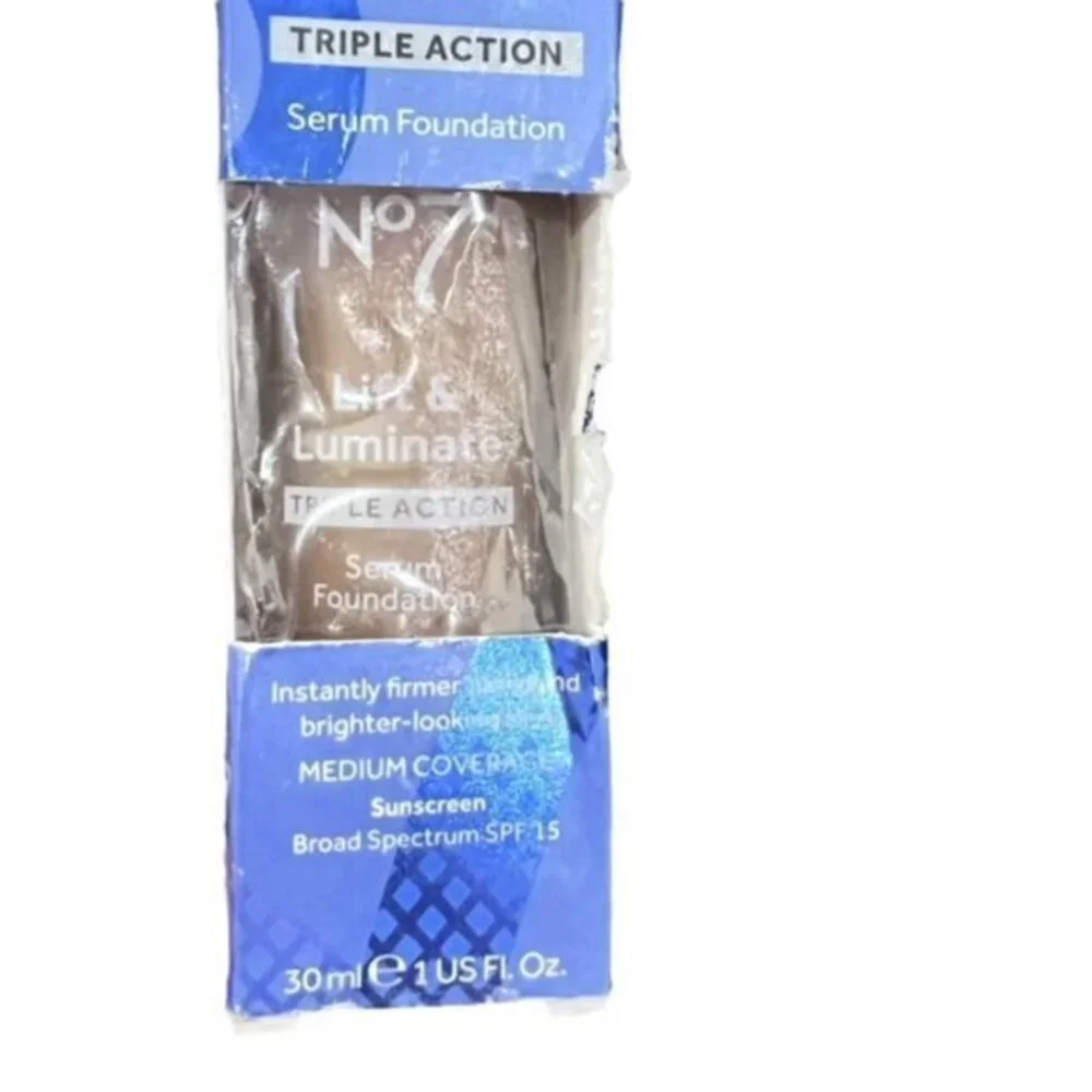 No7 Lift & Luminate Triple Action Serum‎ Foundation SPF 15 Sunscreen Toffee